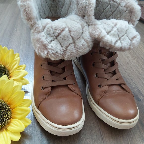 UGG Women's Croft Luxe Quilt Boots: Chestnut - Picture 4 of 10